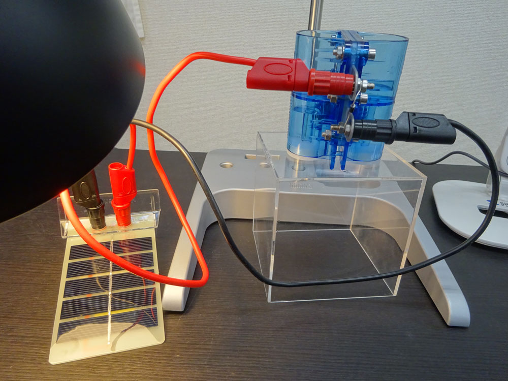 太陽電池による水の電気分解実験