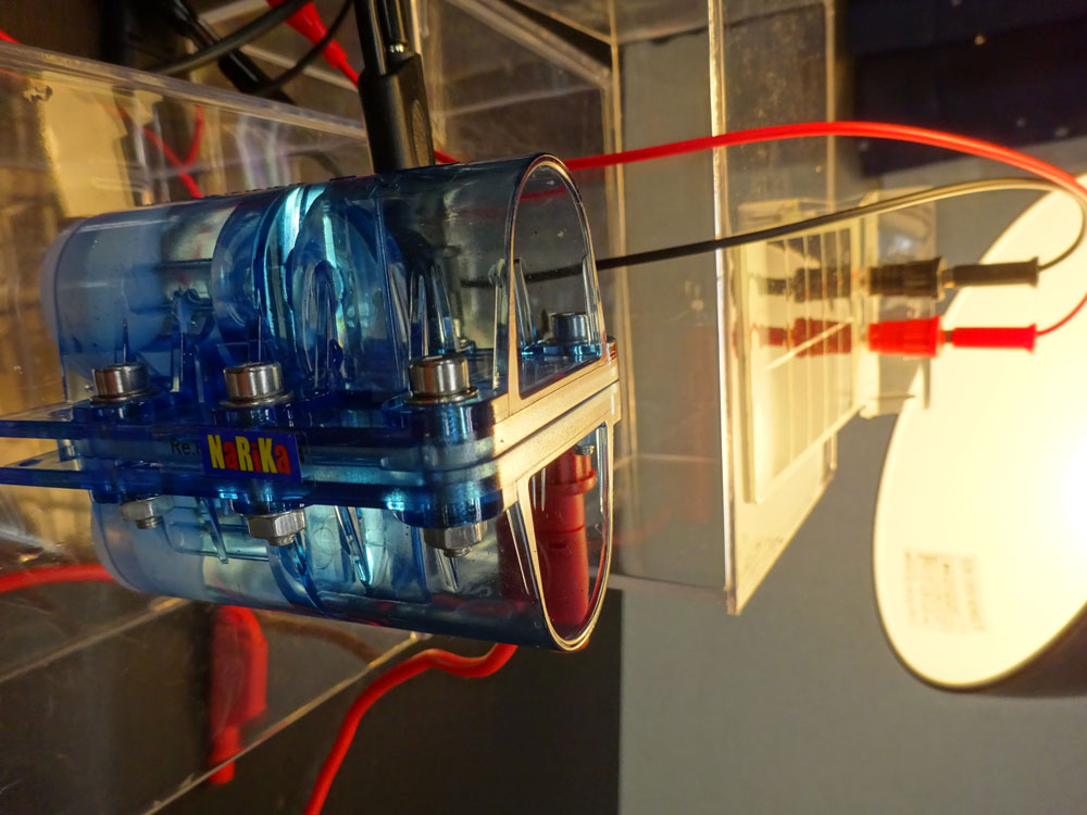 太陽光発電による水の電気分解実験